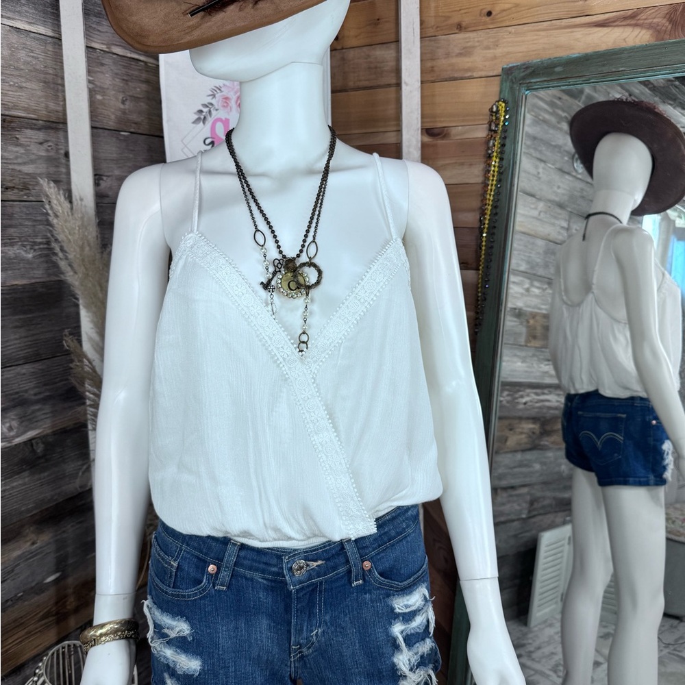 Mi Ami Beautiful Wrap Front Crochet Trim Flowy Crop Top Elastic Waist X Large